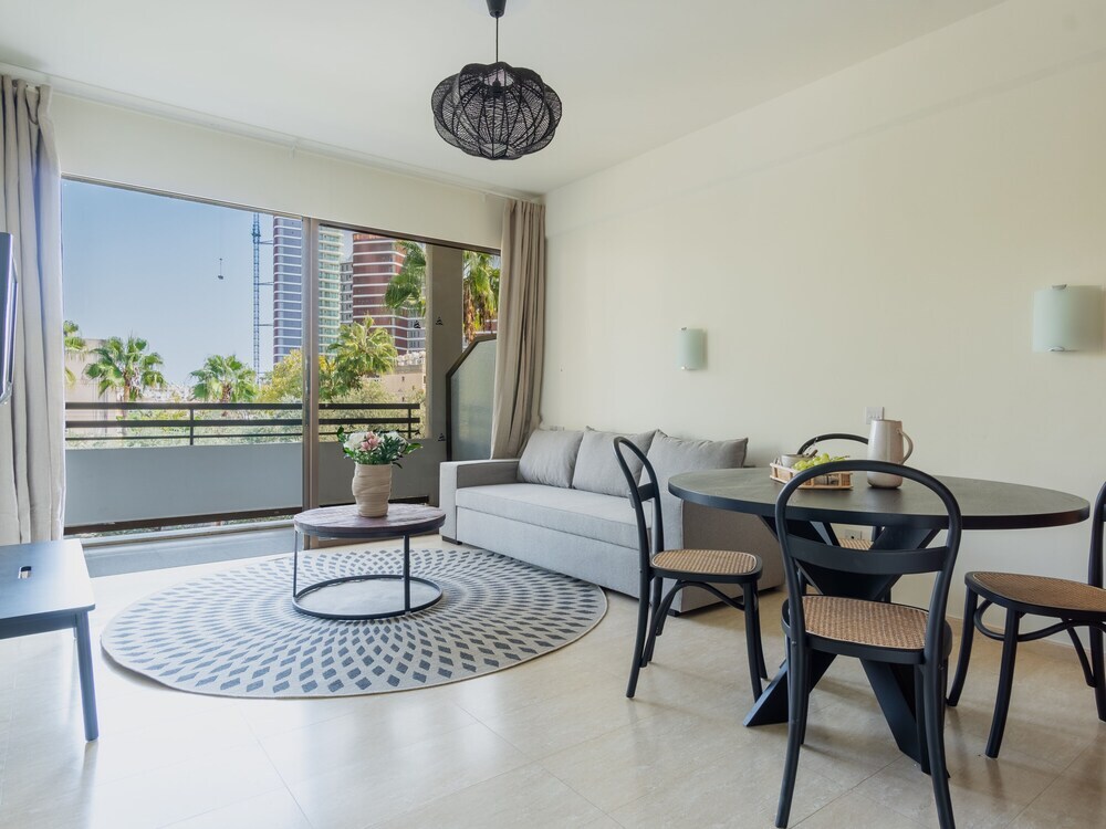 Гермасойя: 1 Bedroom Apartment With Balcony and Garden-view