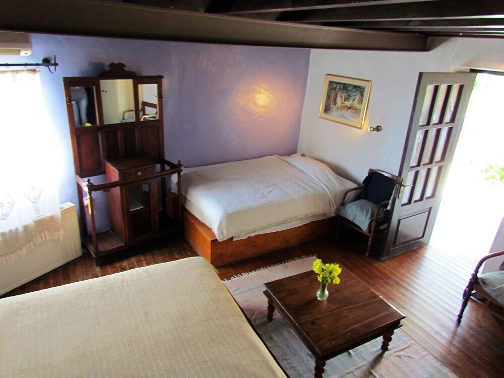 Точни: Mespilo House Tochni