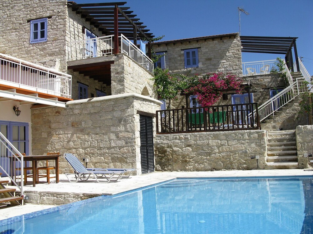 Точни: Danae House Ta Kent