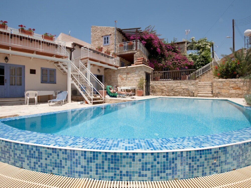 Точни: Danae House Ta Kent