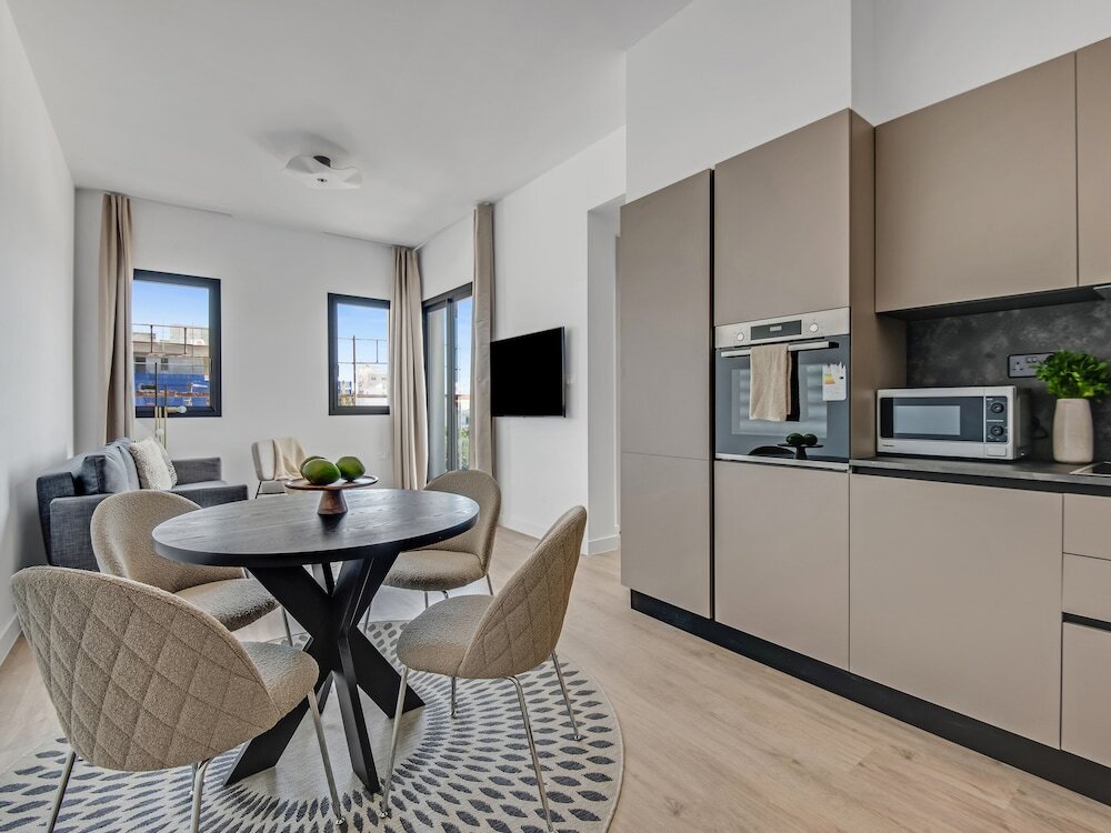 Лимассол: Sanders Crystal 2 - Cute 1-bdr Apt With Shared Rooftop