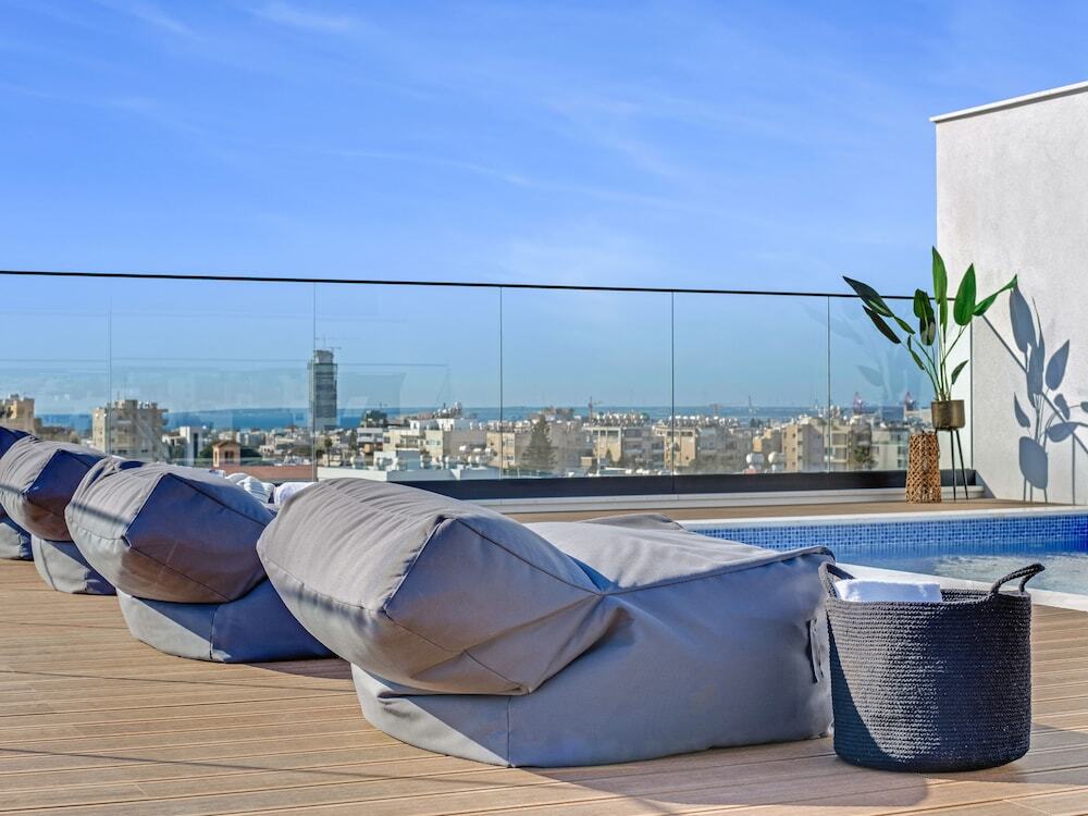Лимассол: Sanders Crystal 2 - Cute 1-bdr Apt With Shared Rooftop