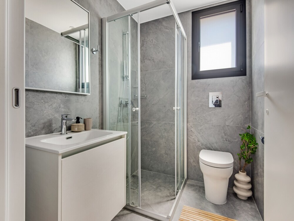 Лимассол: Sanders Crystal 2 - Cute 1-bdr Apt With Shared Rooftop