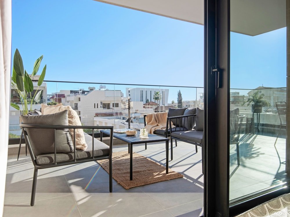 Лимассол: Sanders Crystal 1 - Delightful 2-bdr Apt With Shared Pool