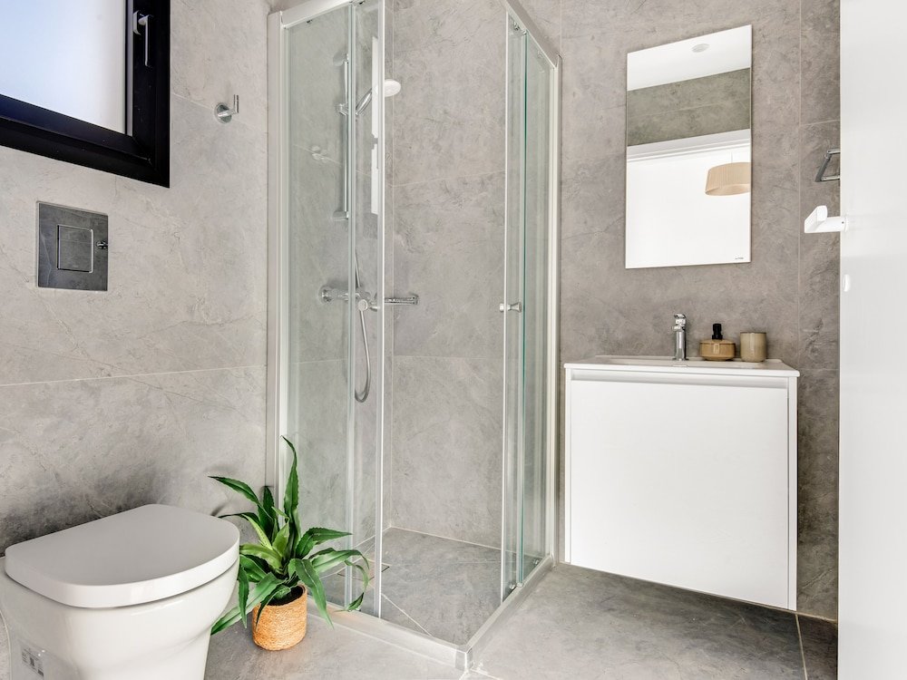 Лимассол: Sanders Crystal 1 - Delightful 2-bdr Apt With Shared Pool