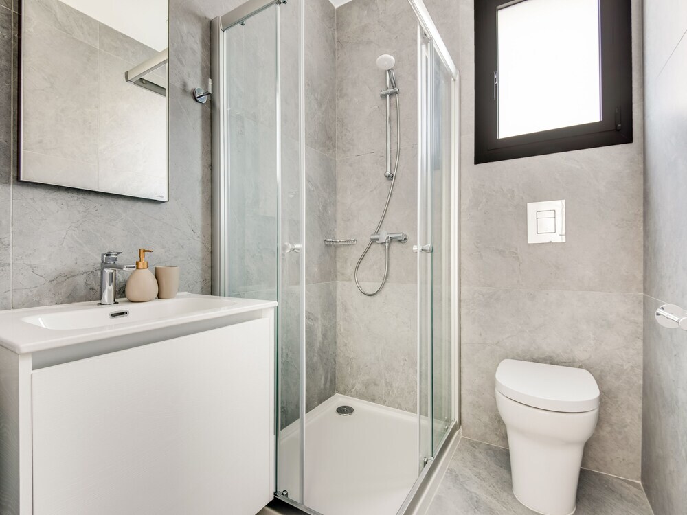 Лимассол: Sanders Crystal 1 - Delightful 2-bdr Apt With Shared Pool
