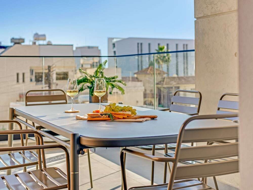 Лимассол: Sanders Crystal 1 - Delightful 2-bdr Apt With Shared Pool