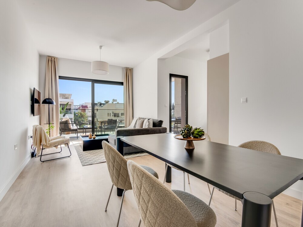Лимассол: Sanders Crystal 1 - Delightful 2-bdr Apt With Shared Pool