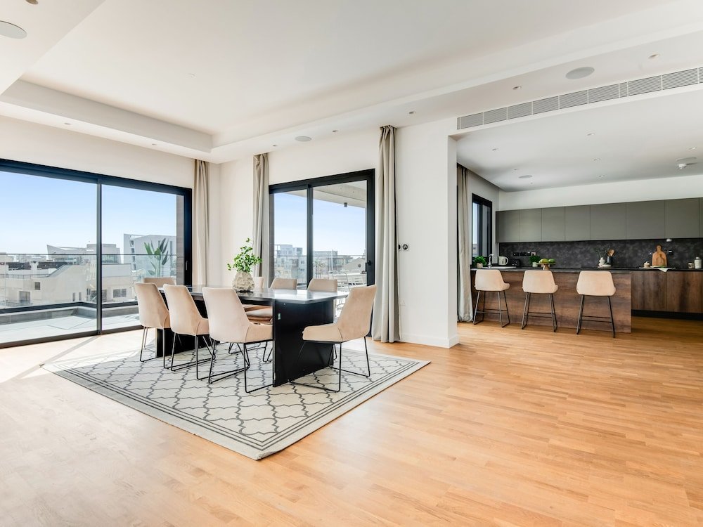 Лимассол: Sanders Crystal 1 - Large 4-bdr Penthouse With Shared Pool