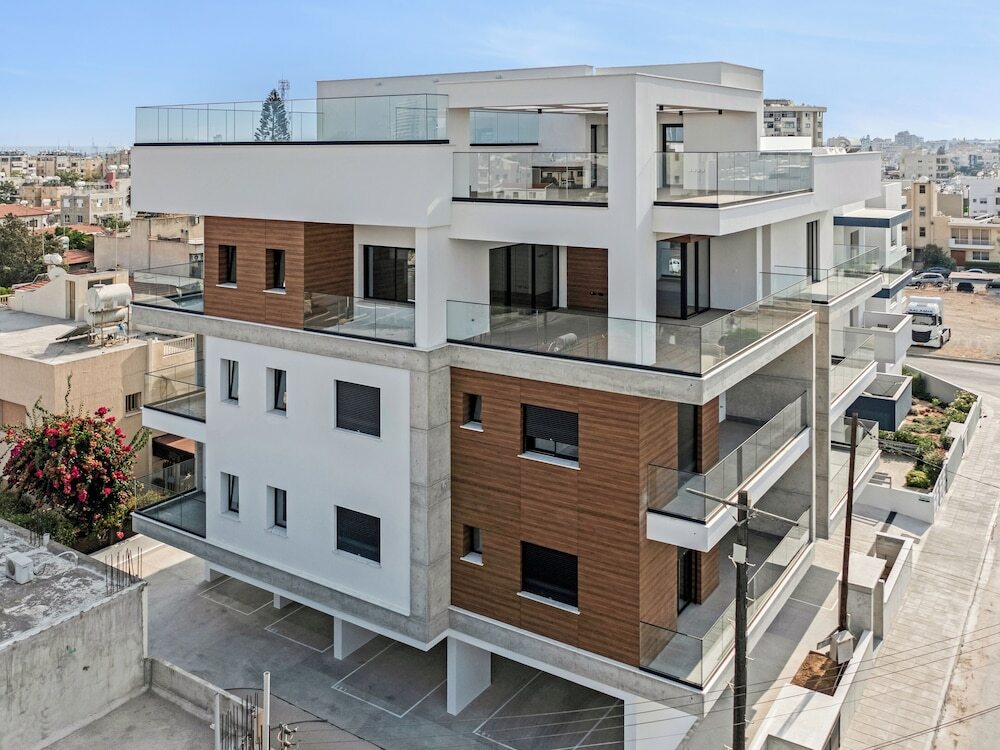 Лимассол: Sanders Crystal 1 - Large 4-bdr Penthouse With Shared Pool