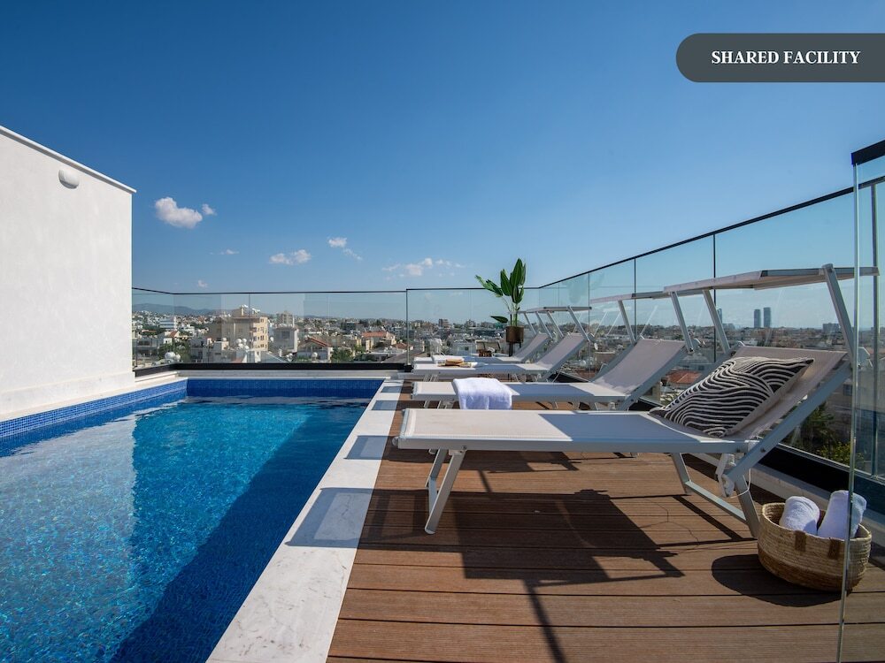 Лимассол: Sanders Crystal 1 - Large 4-bdr Penthouse With Shared Pool