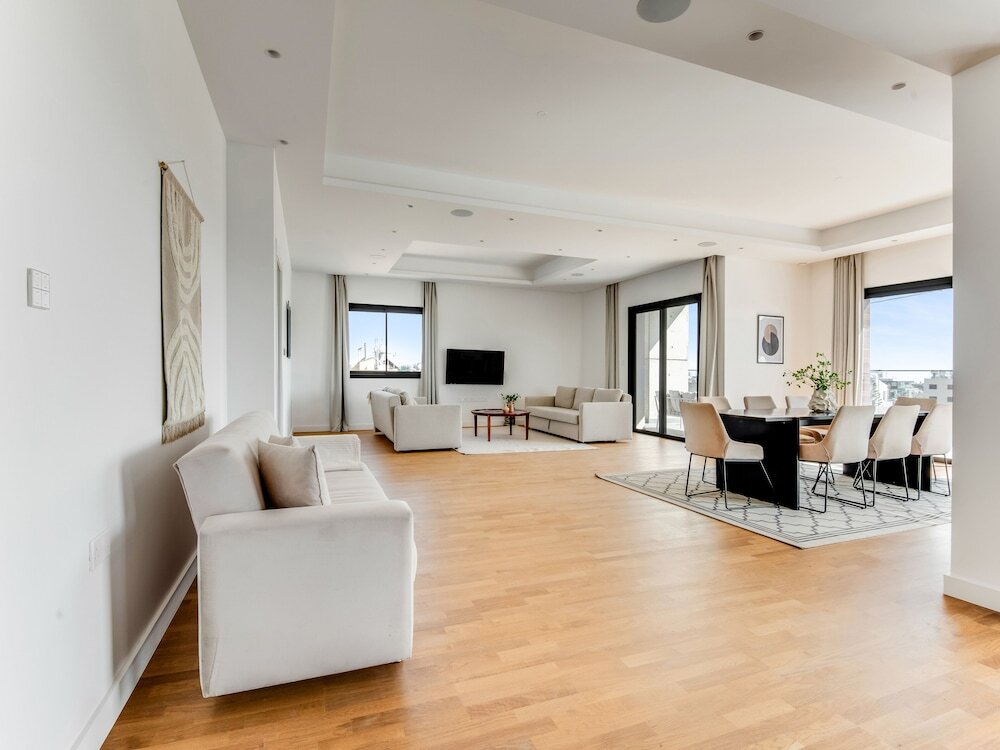 Лимассол: Sanders Crystal 1 - Large 4-bdr Penthouse With Shared Pool