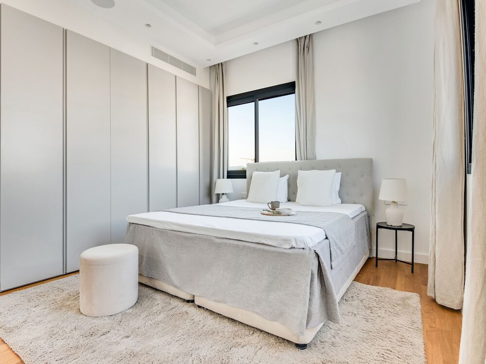 Sanders Crystal 1 - Large 4-bdr Penthouse With Shared Pool — фото 5