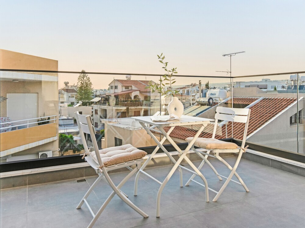 Лимассол: Sanders Crystal 1 - Large 4-bdr Penthouse With Shared Pool