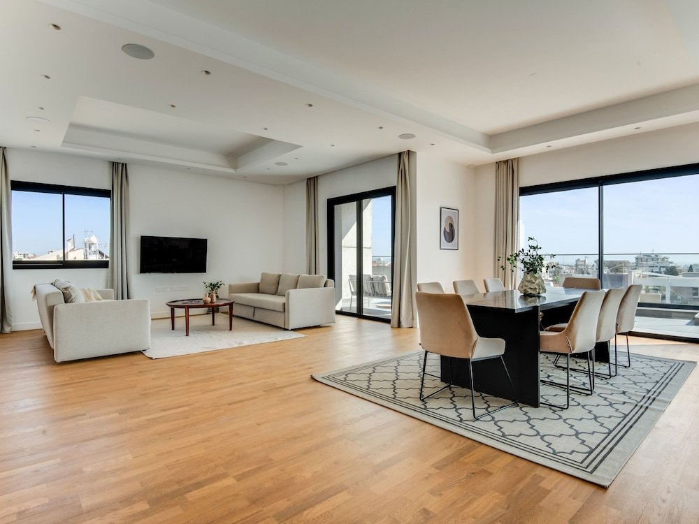 Лимассол: Sanders Crystal 1 - Large 4-bdr Penthouse With Shared Pool