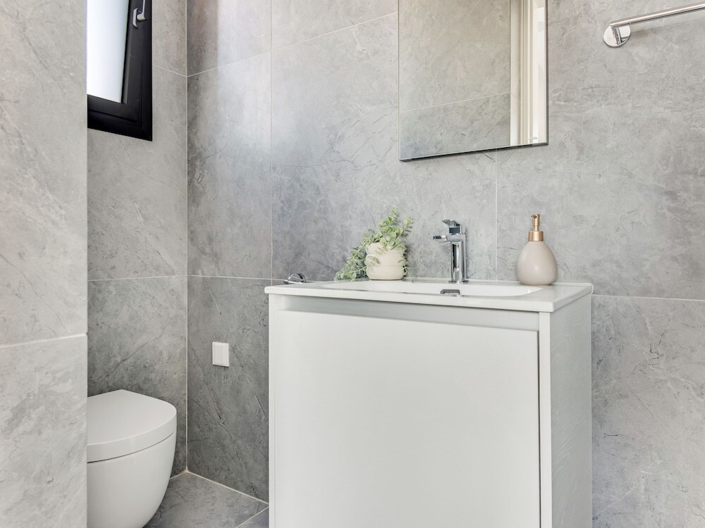 Лимассол: Sanders Crystal 1 - Large 4-bdr Penthouse With Shared Pool