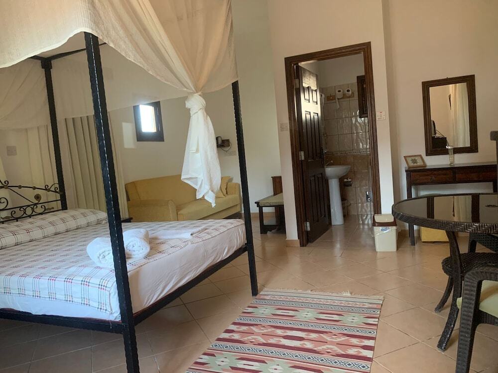 Дипкарпаз: Villa Lembos Hotel