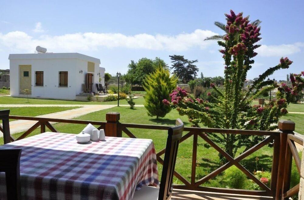 Дипкарпаз: Villa Lembos Hotel
