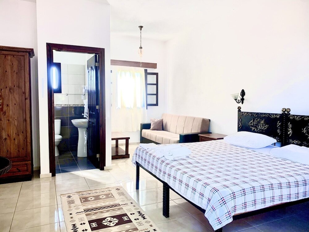 Дипкарпаз: Villa Lembos Hotel
