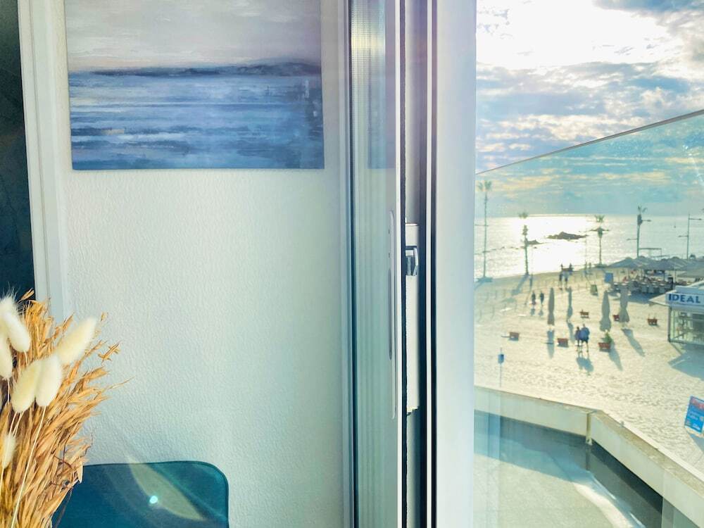 Пафос: Phaedrus Living Luxury Flat Lighthouse75