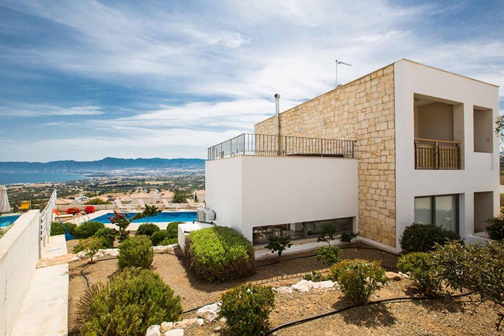 Нео Хорио: Villa Neo Latchi