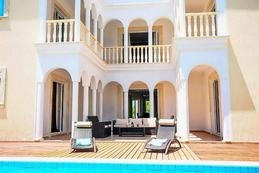 Пейя: Mansion View