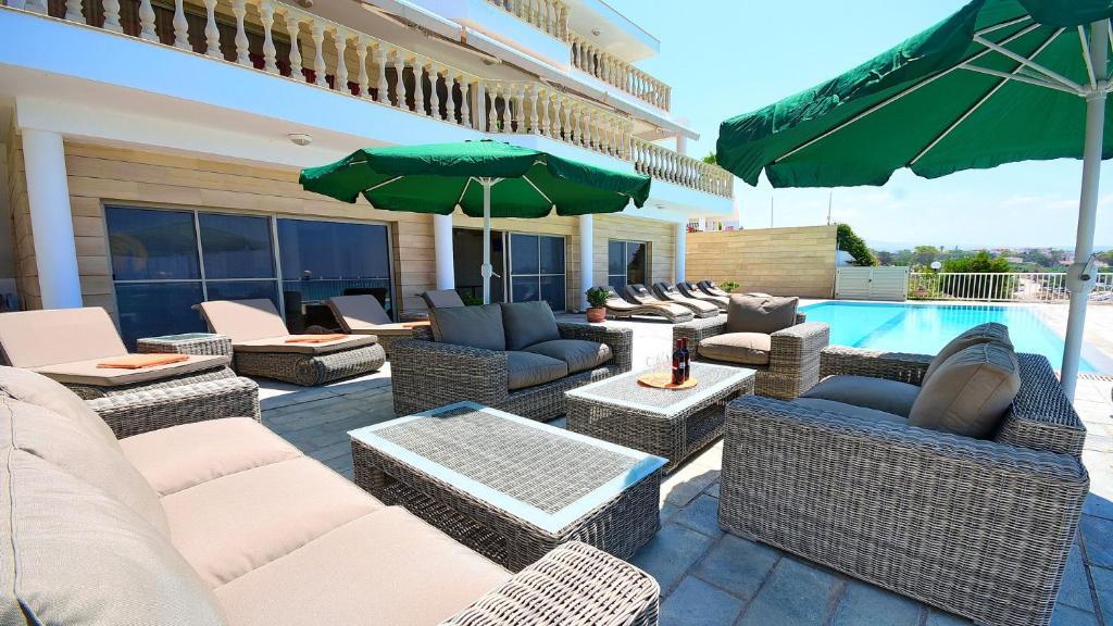 Пейя: Katina Beach Villa