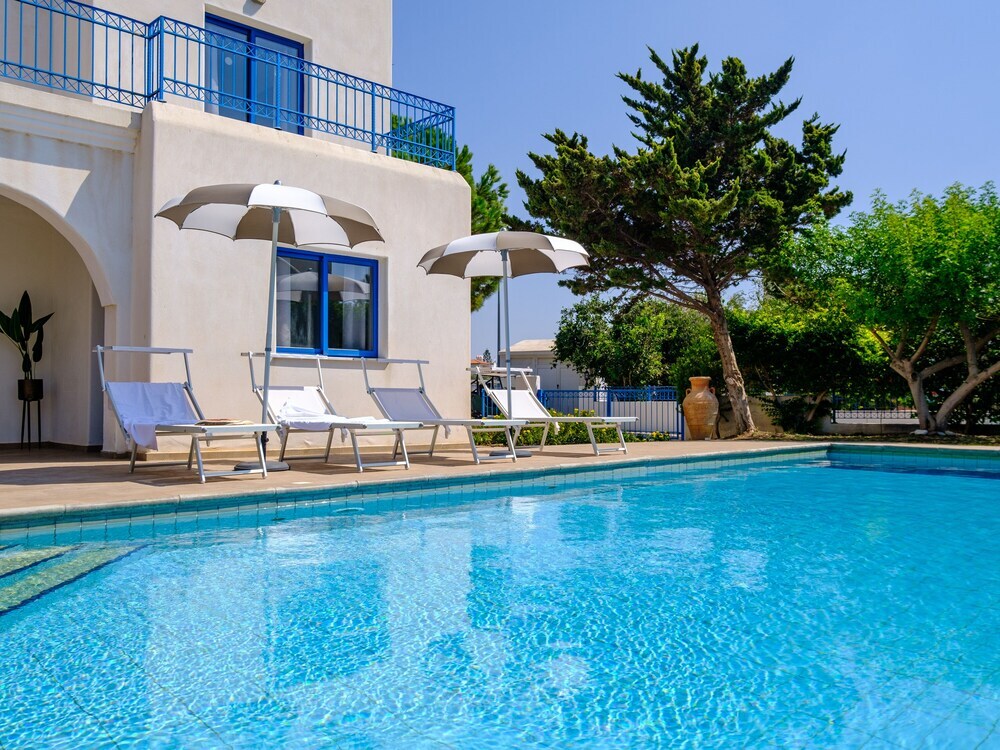Пейя: "sanders Azzurro - Adorable Villa w/ Private Pool"