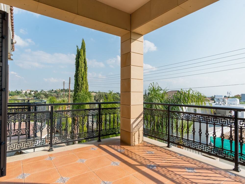 Лимассол: Sanders Ipsonas - Generous Holiday Home w Balcony