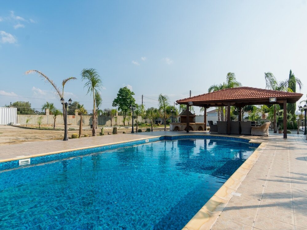 Лимассол: Sanders Ipsonas - Generous Holiday Home w Balcony