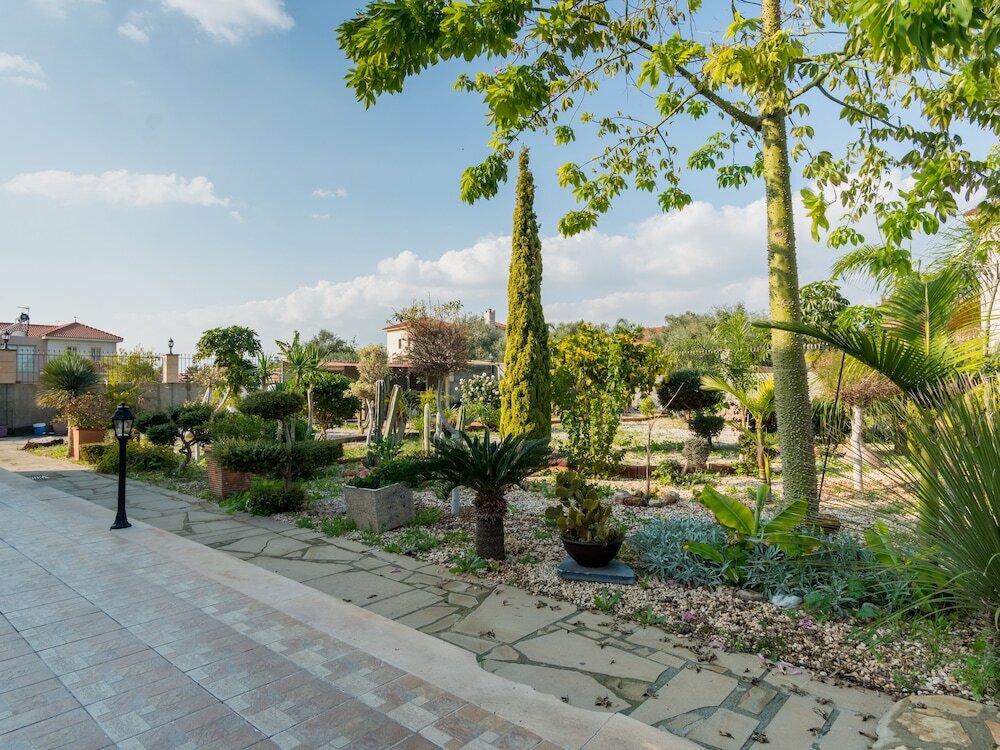 Лимассол: Sanders Ipsonas - Generous Holiday Home w Balcony