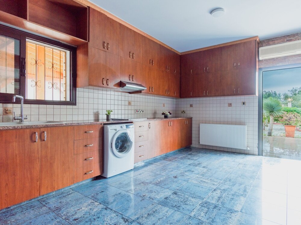 Лимассол: Sanders Ipsonas - Generous Holiday Home w Balcony