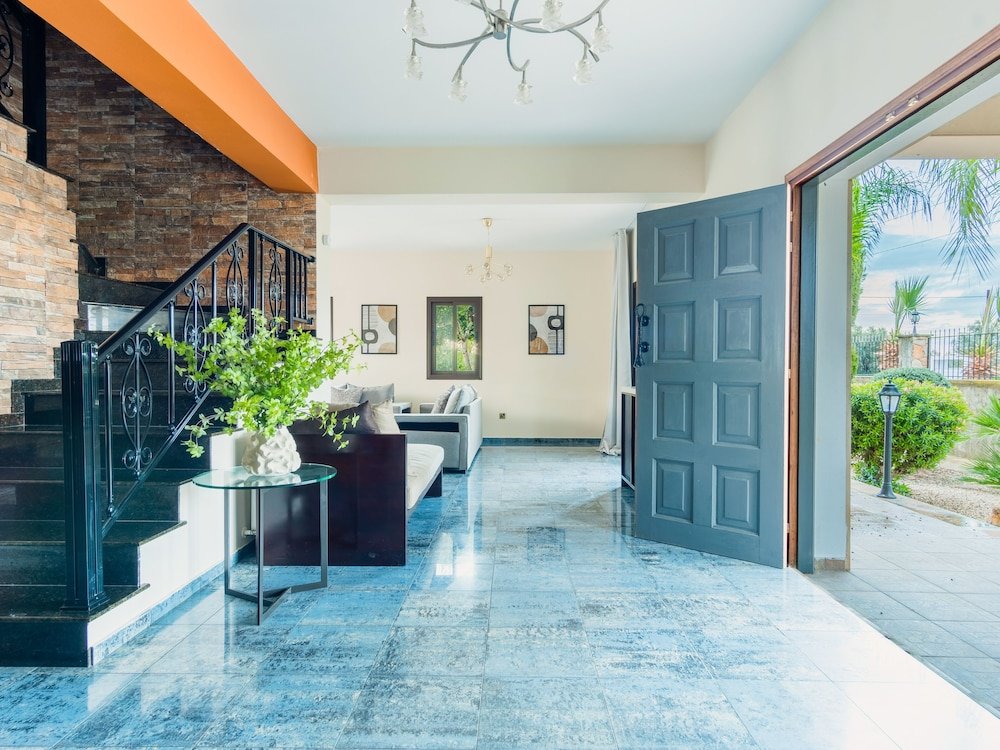 Лимассол: Sanders Ipsonas - Generous Holiday Home w Balcony