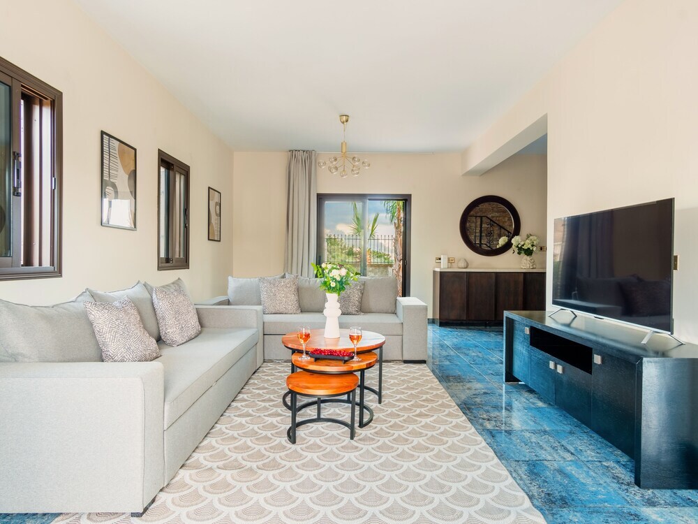 Sanders Ipsonas - Generous Holiday Home w Balcony — фото 2