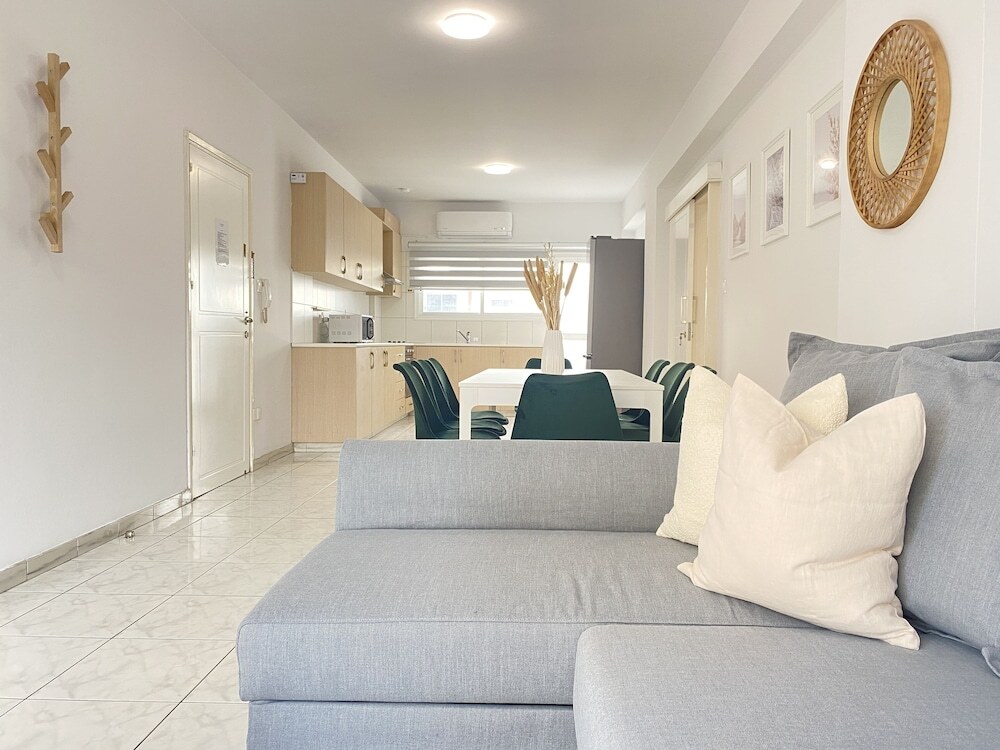 Phaedrus Living Town Flat Stephania 302 — фото 1