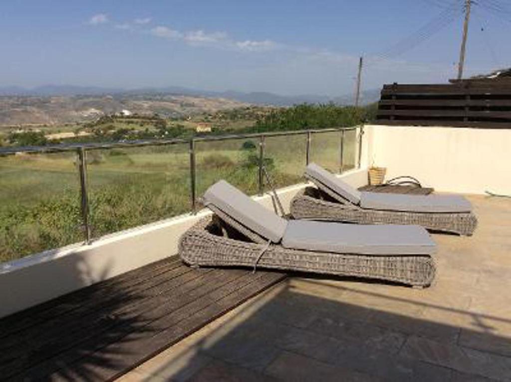 Киссонерга: Idyllic 3 Bed Villa With Stunning Views