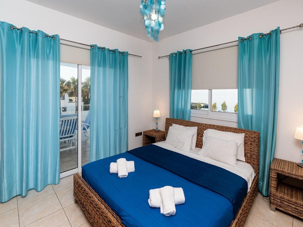 Паралимни: BLUET Seaview Villa DPSA01