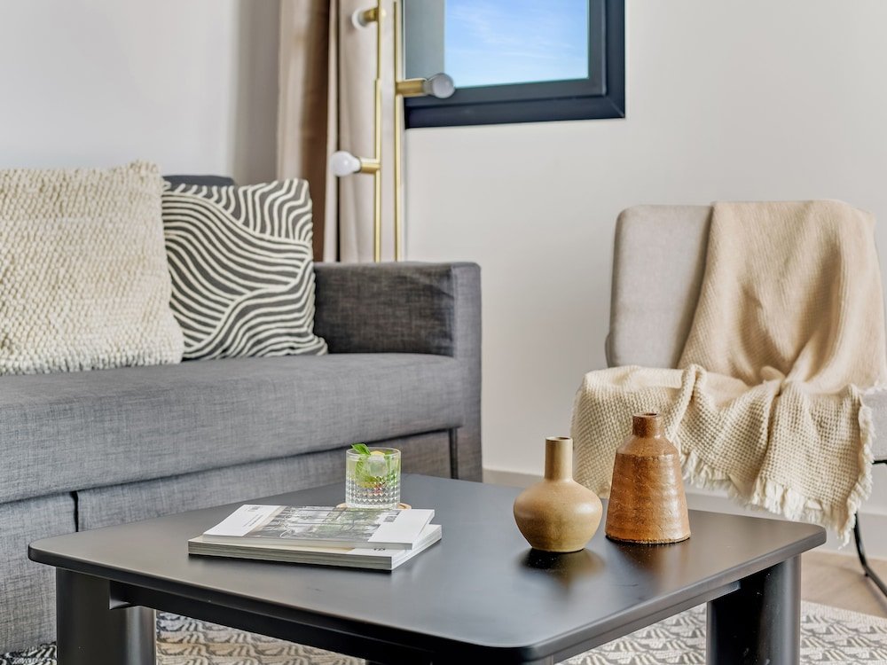 Лимассол: Sanders Crystal 2 - Lovely 2-bdr Apt With Shared Rooftop