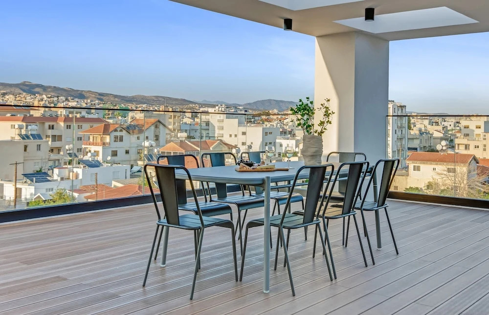 Лимассол: Sanders Crystal 2 - Lovely 2-bdr Apt With Shared Rooftop