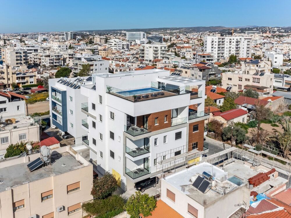 Лимассол: Sanders Crystal 2 - Lovely 2-bdr Apt With Shared Rooftop