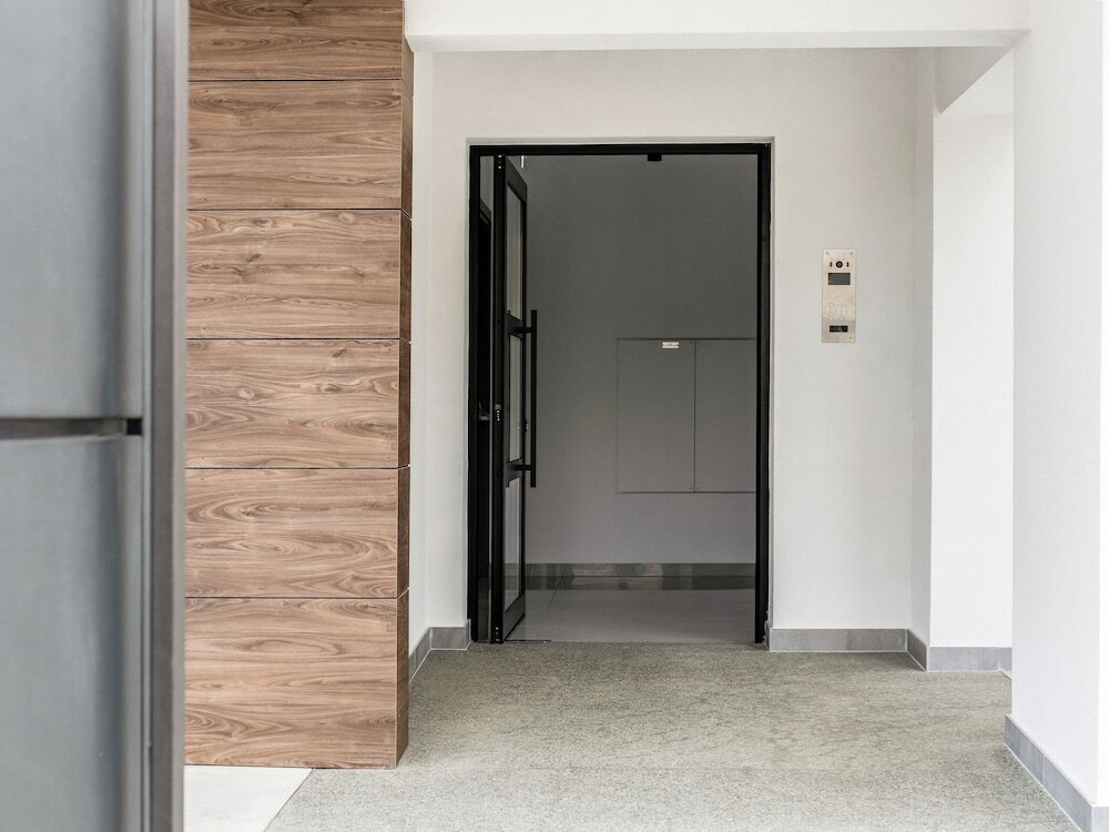 Sanders Elgio - Generous 2-bdr Apt w Balcony — фото 2