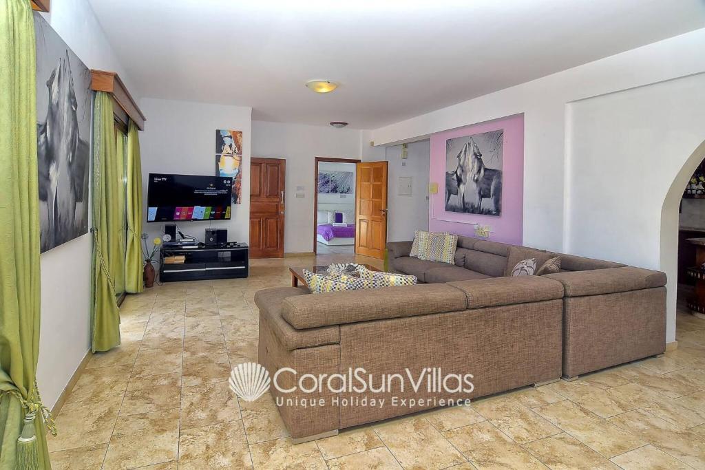 Impressive Villa Exclusive Sea Caves Walk to Taverns Sleeps 11 Ref 507 — фото 2