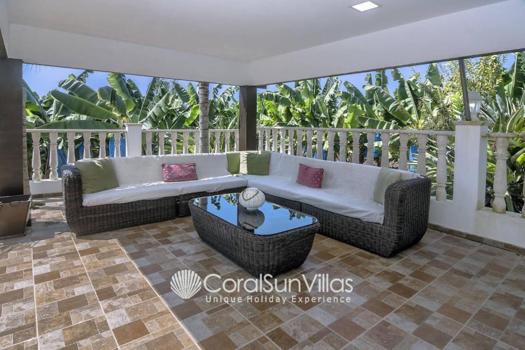 Пейя: Impressive Villa Exclusive Sea Caves Walk to Taverns Sleeps 11 Ref 507