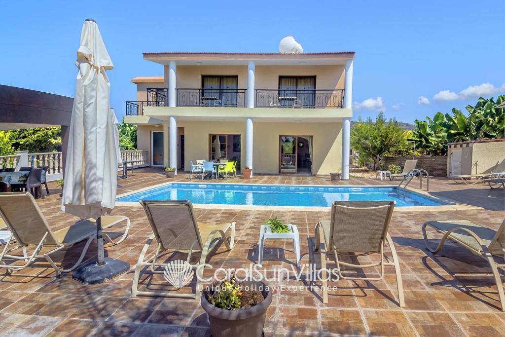 Пейя: Impressive Villa Exclusive Sea Caves Walk to Taverns Sleeps 11 Ref 507