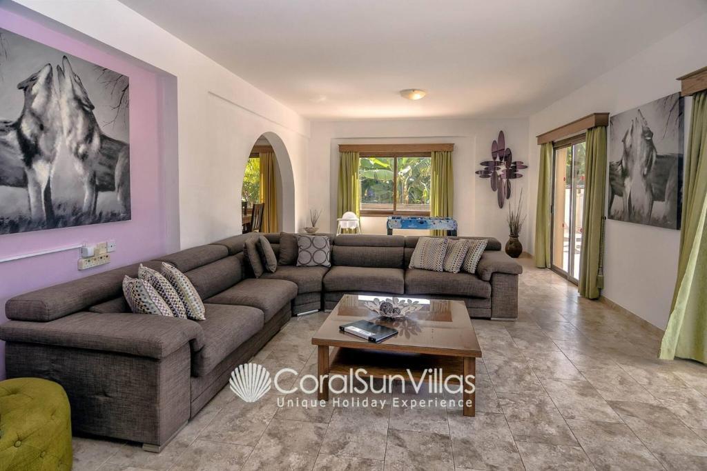 Пейя: Impressive Villa Exclusive Sea Caves Walk to Taverns Sleeps 11 Ref 507