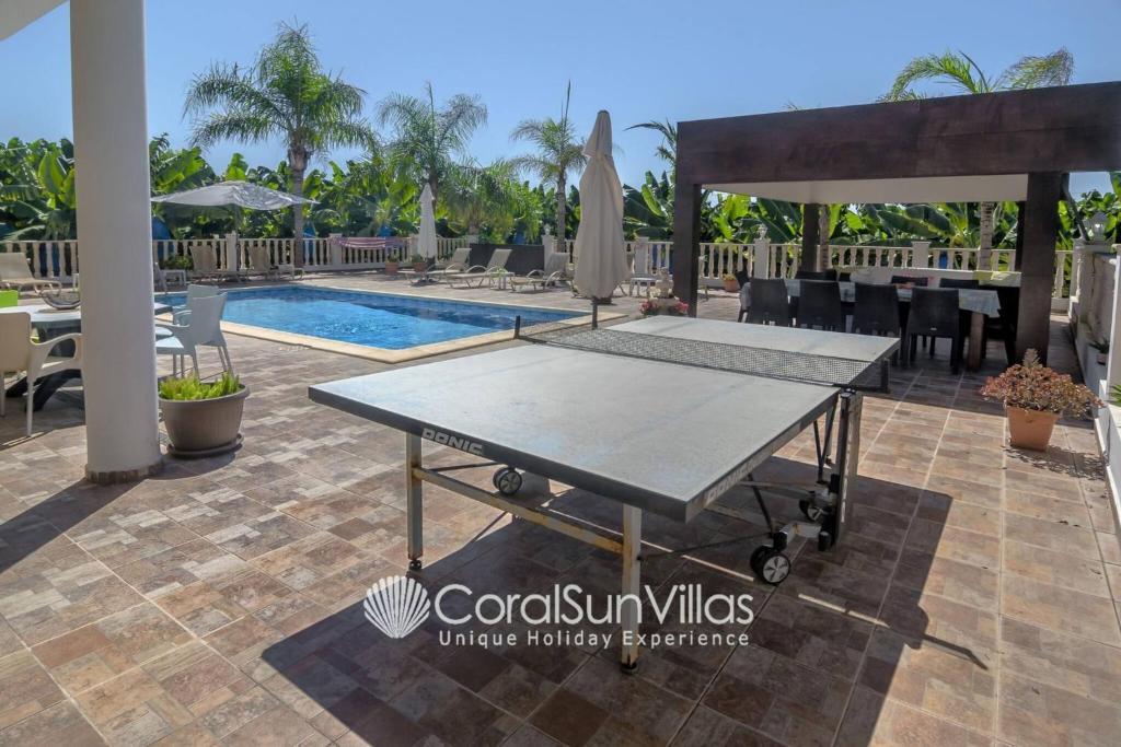 Пейя: Impressive Villa Exclusive Sea Caves Walk to Taverns Sleeps 11 Ref 507