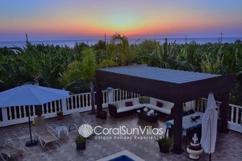 Пейя: Impressive Villa Exclusive Sea Caves Walk to Taverns Sleeps 11 Ref 507