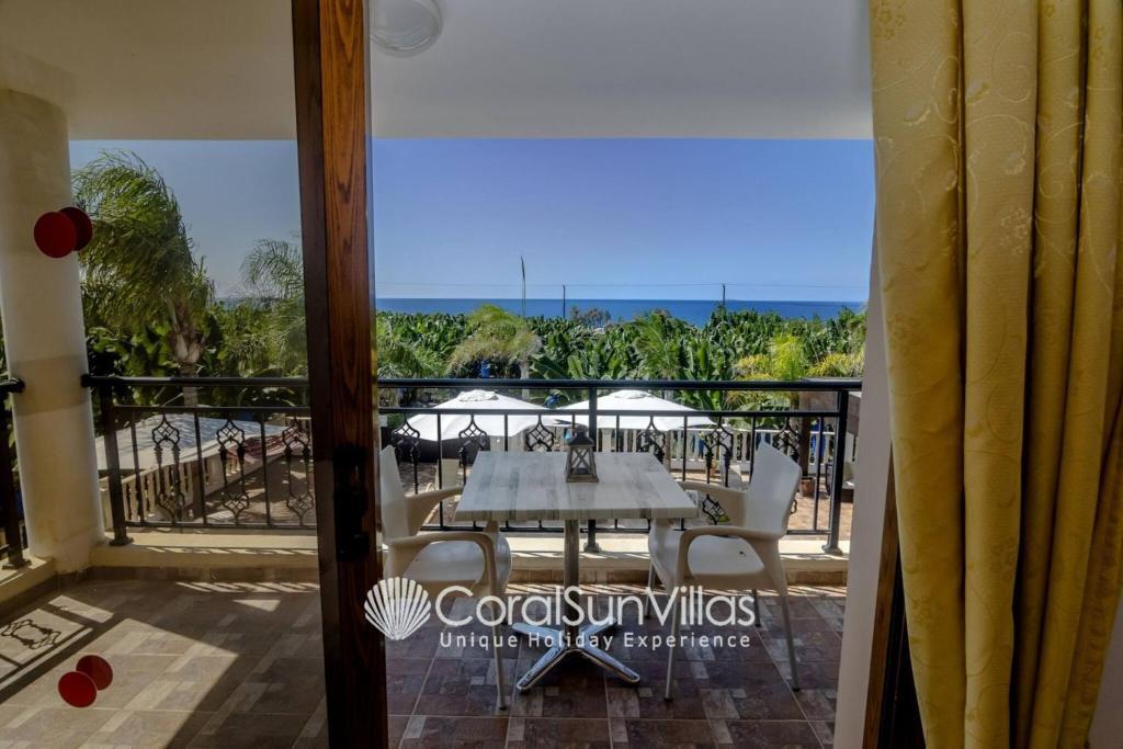Пейя: Impressive Villa Exclusive Sea Caves Walk to Taverns Sleeps 11 Ref 507