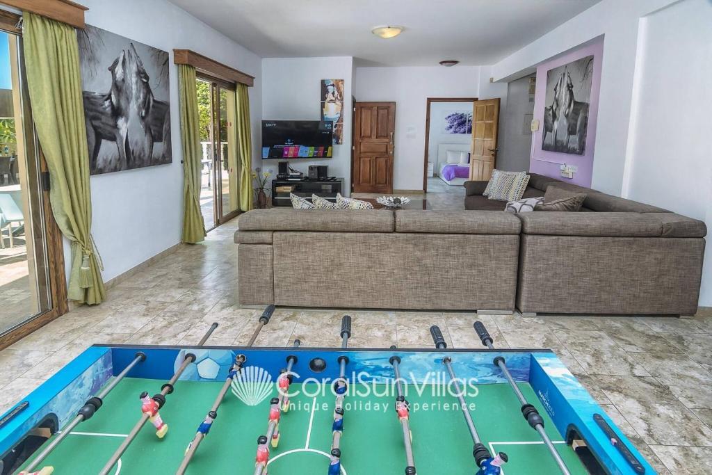 Пейя: Impressive Villa Exclusive Sea Caves Walk to Taverns Sleeps 11 Ref 507