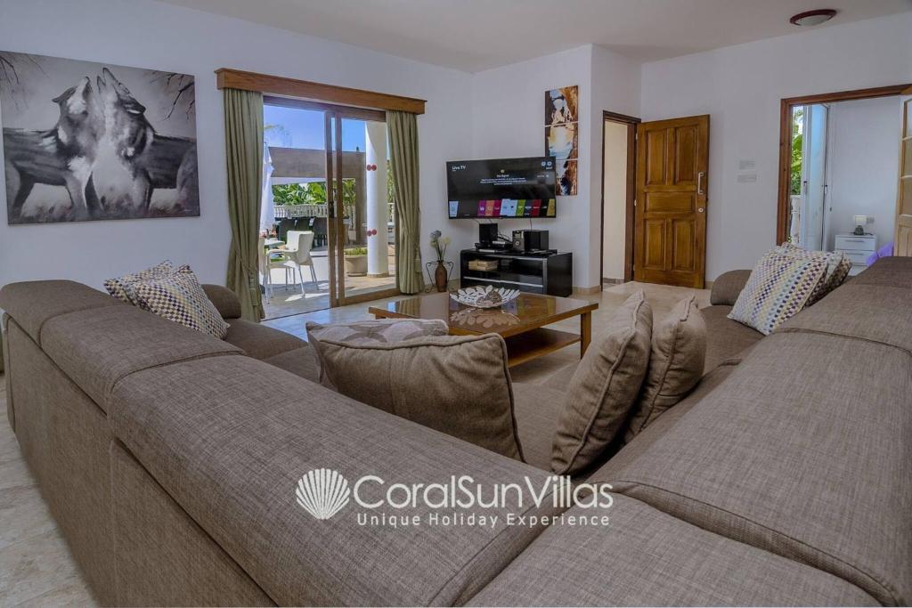 Impressive Villa Exclusive Sea Caves Walk to Taverns Sleeps 11 Ref 507 — фото 6
